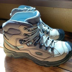 Women’s 10 Keen Hiking Boots